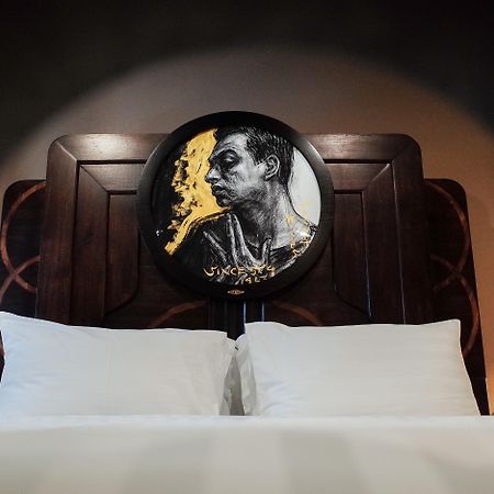Art Mai Gallery Nimman Hotel Чиангмай Экстерьер фото A bed at the hotel