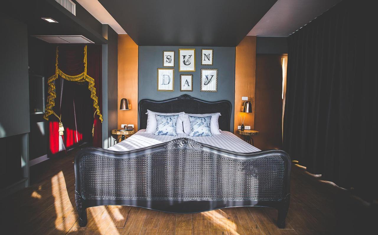 Art Mai Gallery Nimman Hotel Чиангмай Экстерьер фото A bedroom at the hotel