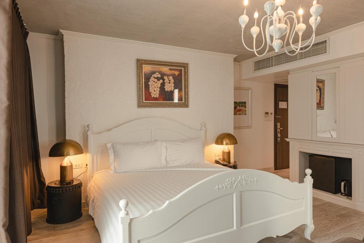 Art Mai Gallery Nimman Hotel Чиангмай Экстерьер фото A bedroom at the hotel