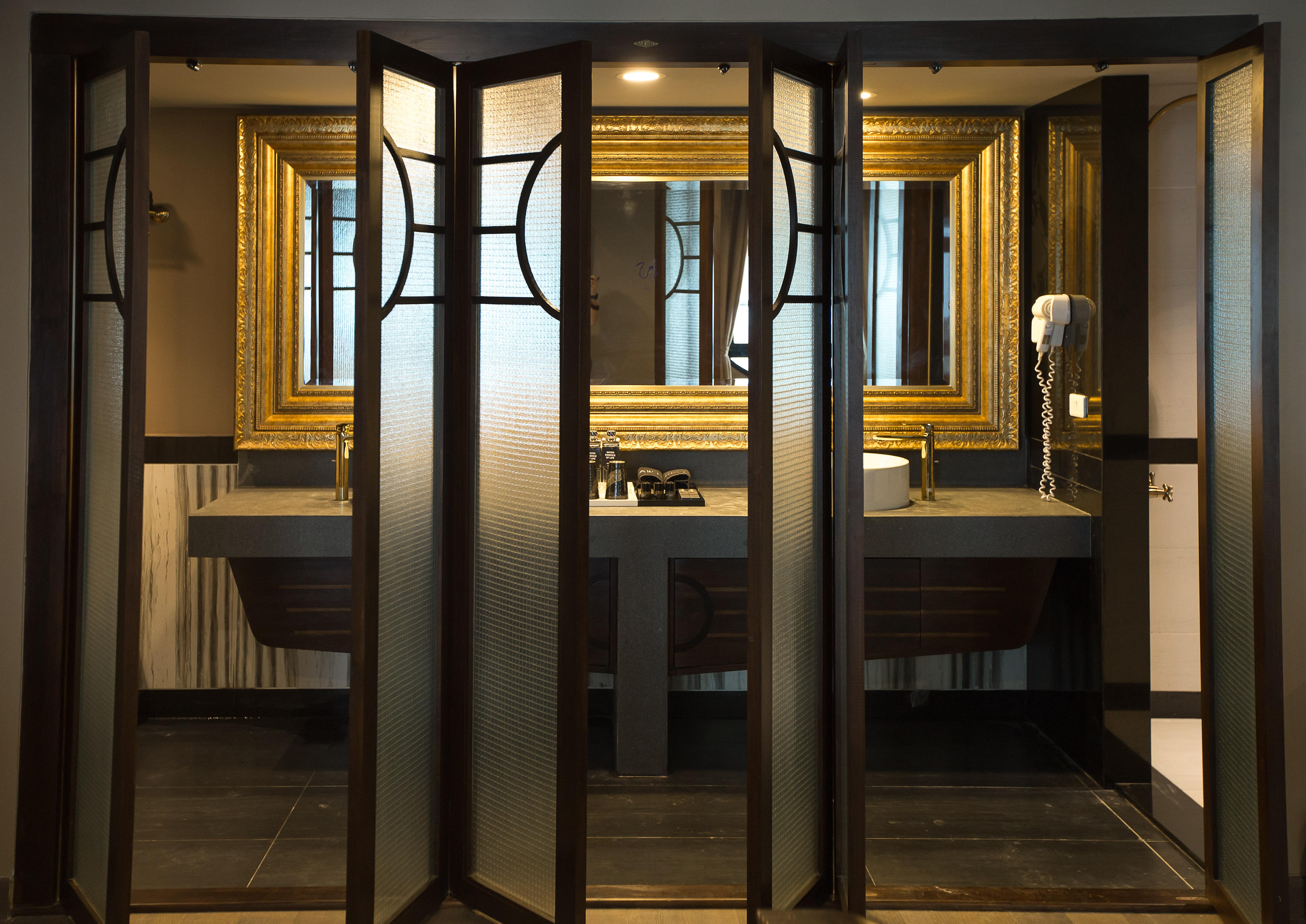 Art Mai Gallery Nimman Hotel Чиангмай Экстерьер фото Bathroom