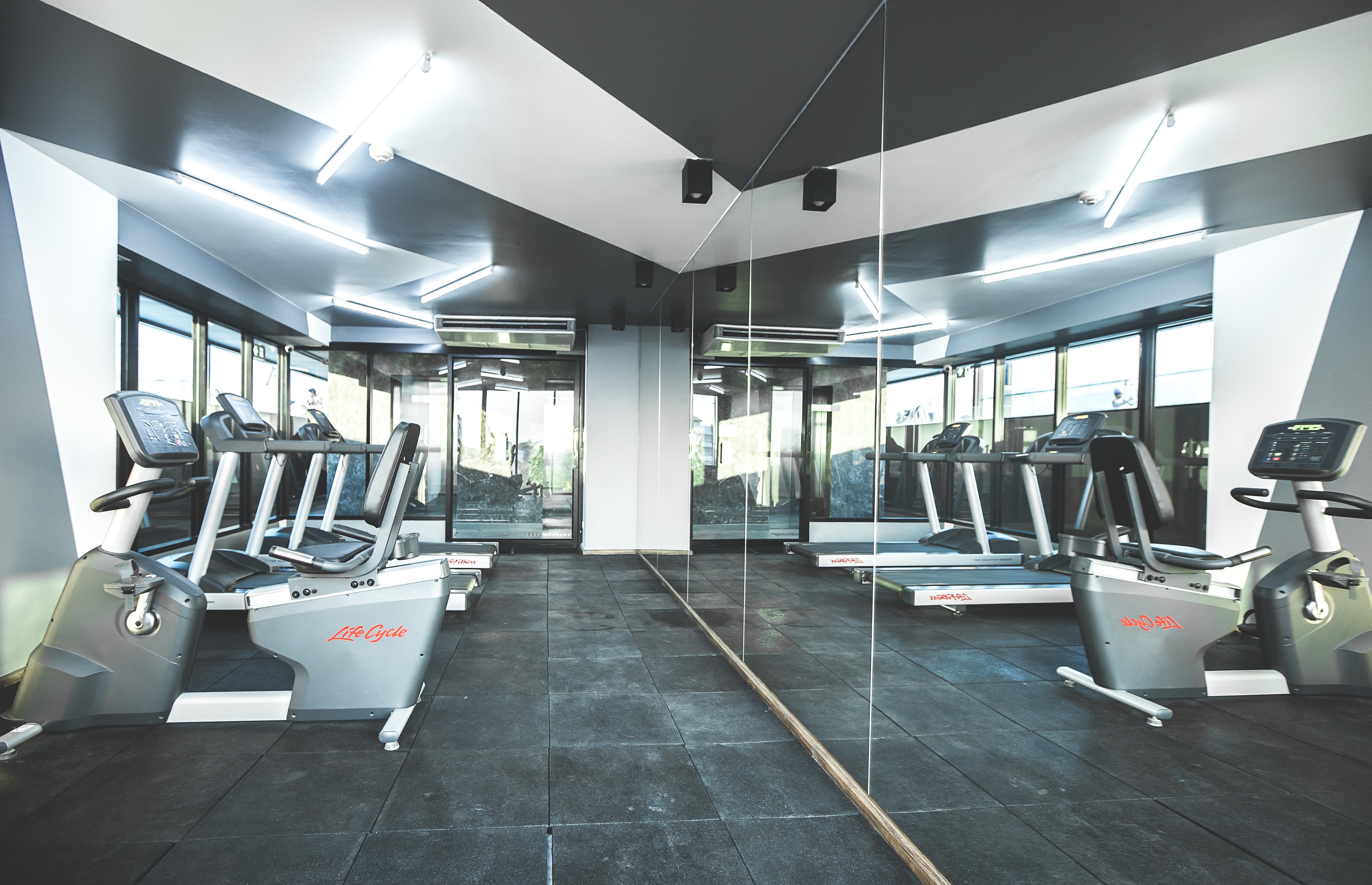 Art Mai Gallery Nimman Hotel Чиангмай Экстерьер фото The gym at the hotel