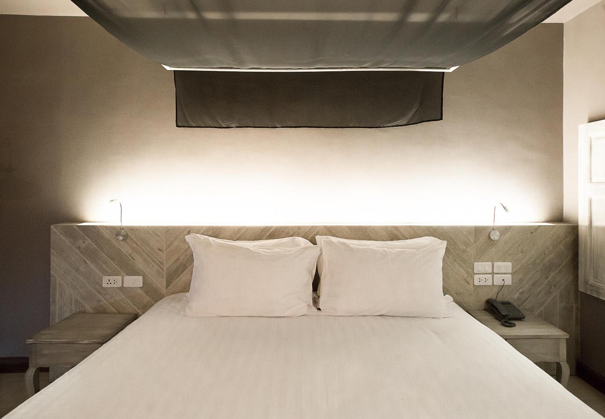 Art Mai Gallery Nimman Hotel Чиангмай Экстерьер фото A bed